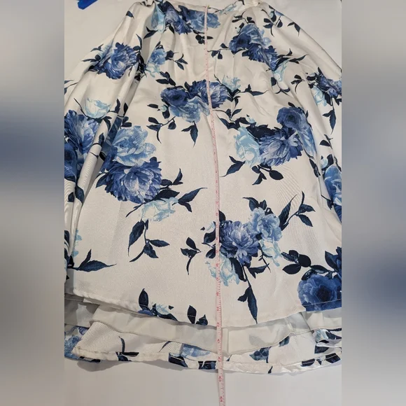 City Studio 2 Piece Lace Peekaboo A-Lined Flyaway Formal Gown W/ Pockets - Picture 12 of 14